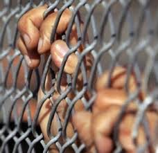 ناشطون: إضراب معتقلات سوريات عن الطعام